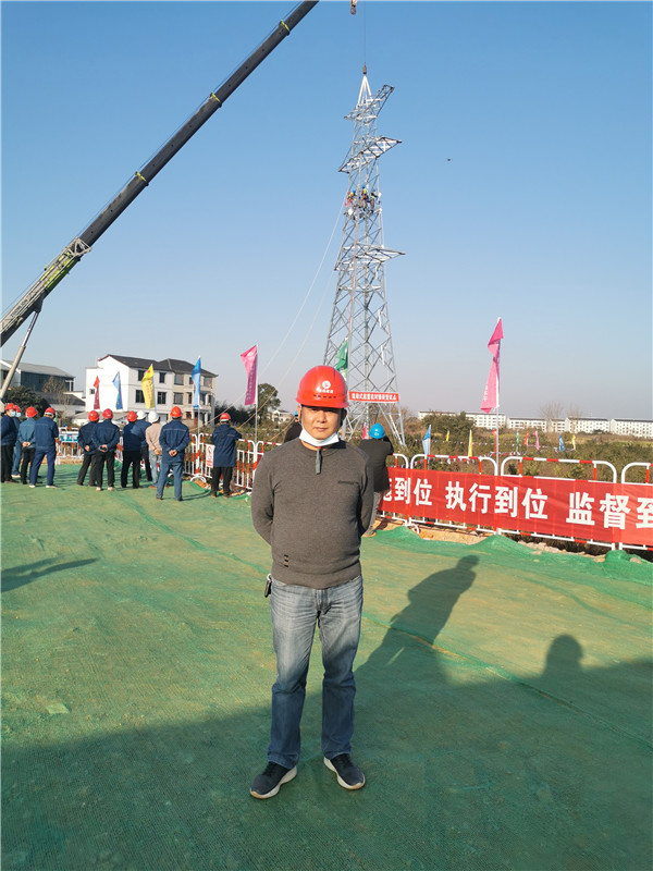 流動(dòng)式起重機(jī)組塔對(duì)接裝置試點(diǎn)