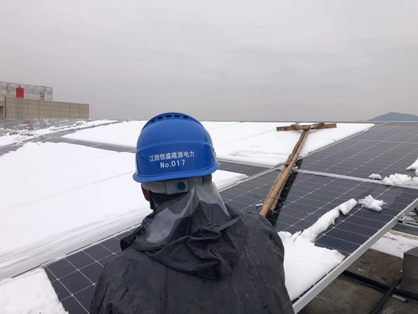 光伏運維掃雪