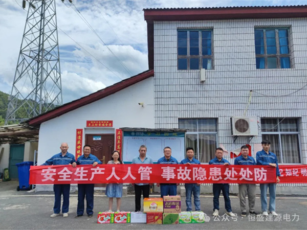 高溫酷暑送清涼，情系一線暖人心